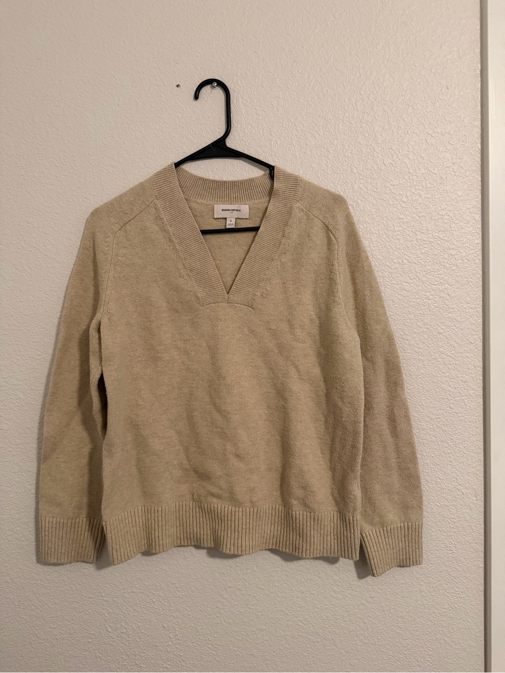 Banana Republic Beige V-Neck Sweater